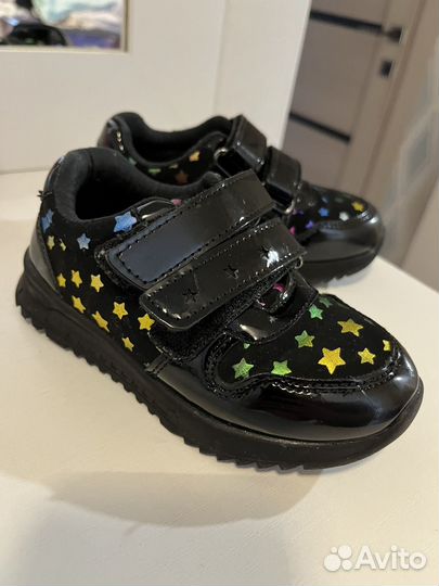 Кроссовки для девочки