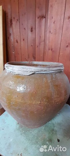 Старинные корчаги из глины