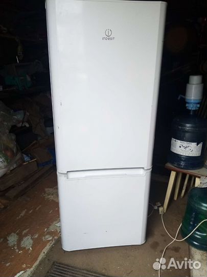 Холодильник бу indesit