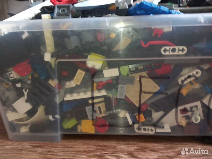 Около 9 наборов Lego, Hasbro. Чистые. Собираются