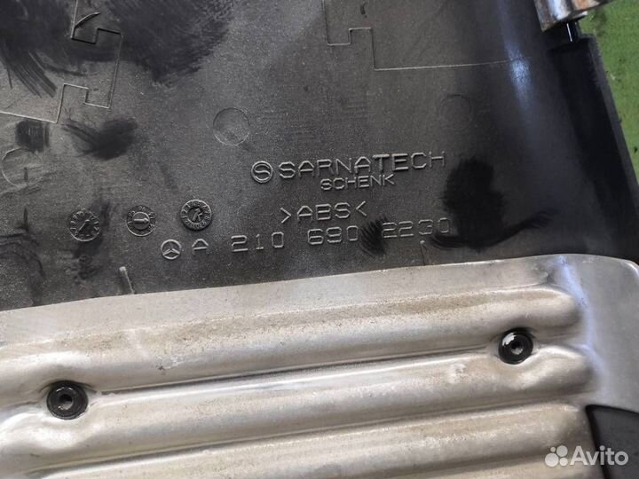 Обшивка стойки Мерседес Бенз 210 Е-класс