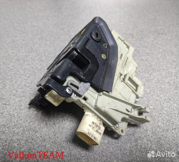 Лот T453 Замок двери задний левый Porsche Cayenne