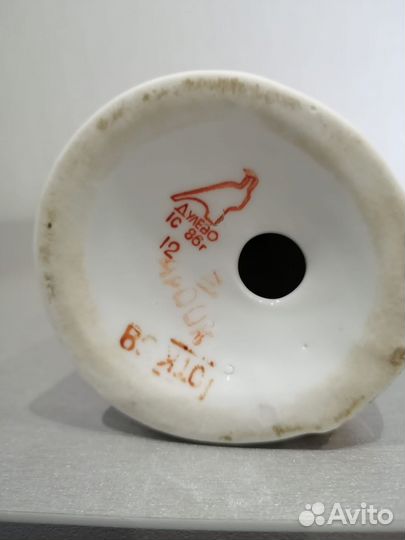 Девушка с чайником Фарфор