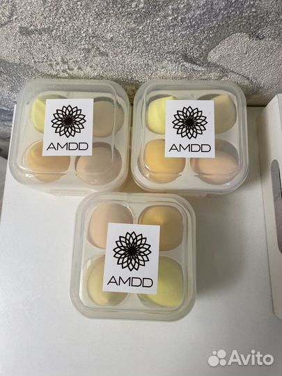 Спонжи для макияжа в кейсе