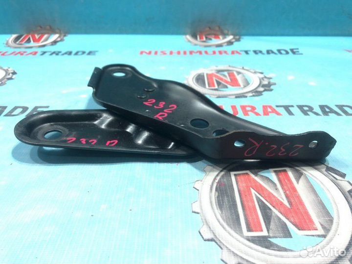 Крепление бампера переднее правое Toyota Hilux