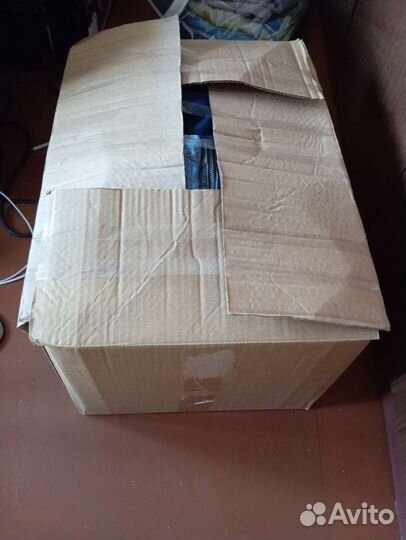Отдам бесплатно коробку вещей