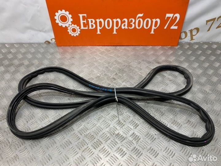 Уплотнитель двери багажника Lexus Rx350