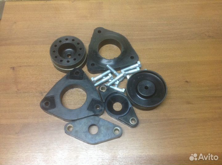 На Хундай I-40 проставки увеличения клиренса