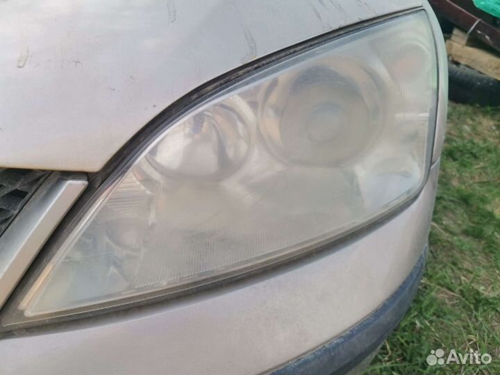 Фара левая ксенон Ford Mondeo 3