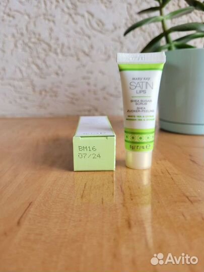 Помада, бальзам для губ Mary Kay