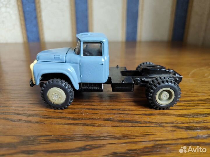 Модель автомобиля СССР седельный тягач ЗИЛ-130 140