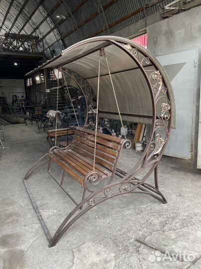 Садовые качели кованые