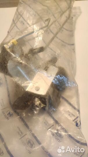 Замок багажника hyundai Getz 2003