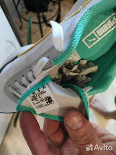 Кроссовки женские