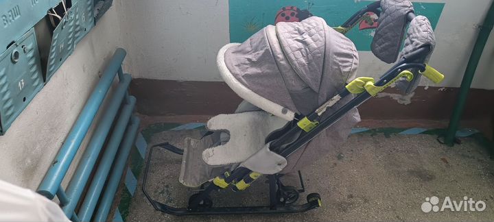 Детские санки с выдвижными колесами