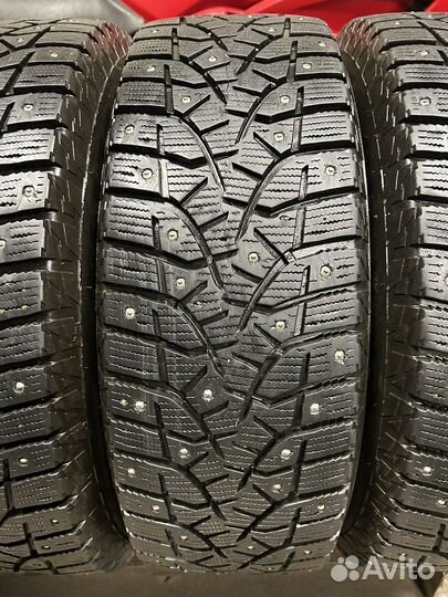 Bridgestone Blizzak Spike-02 SUV 215/65 R16 98T