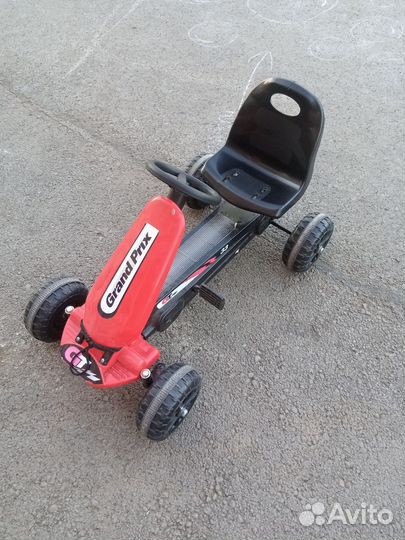 Детская машина на педалях