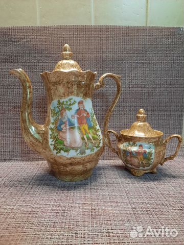 Кофейник, стаканы, чашки