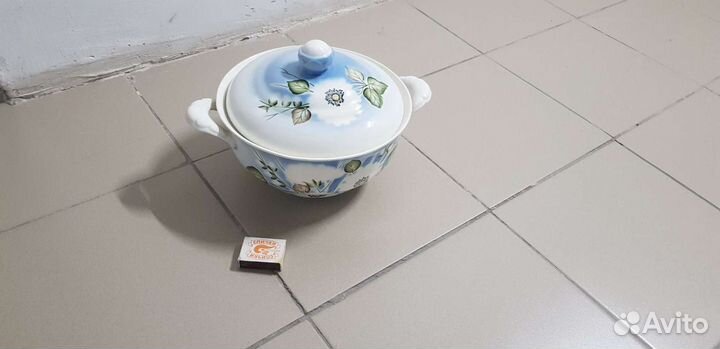 Супник с крышкой