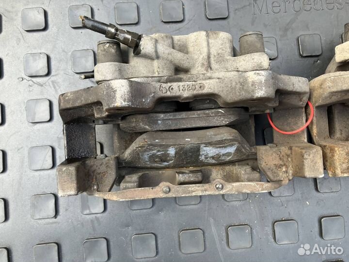 Суппорт тормозной передний Mercedes-Benz GL-Класс