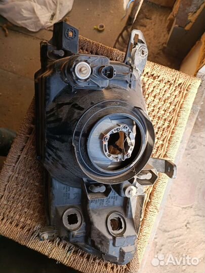 Правая передняя фара митсубиси паджеро 3