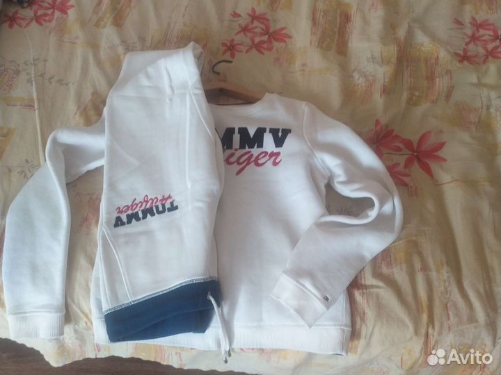 Спортивный костюм женский