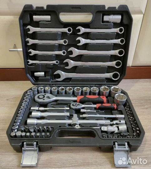 Набор ключей и головок 82 предмета