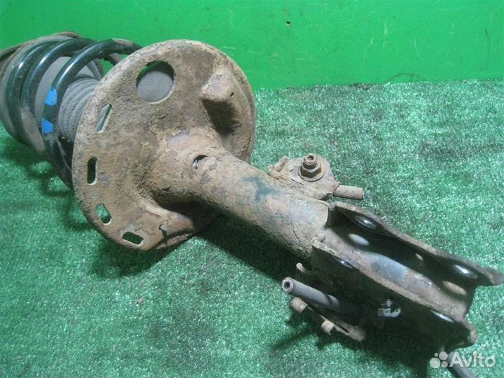 Стойка амортизатора передняя правая Toyota Verso