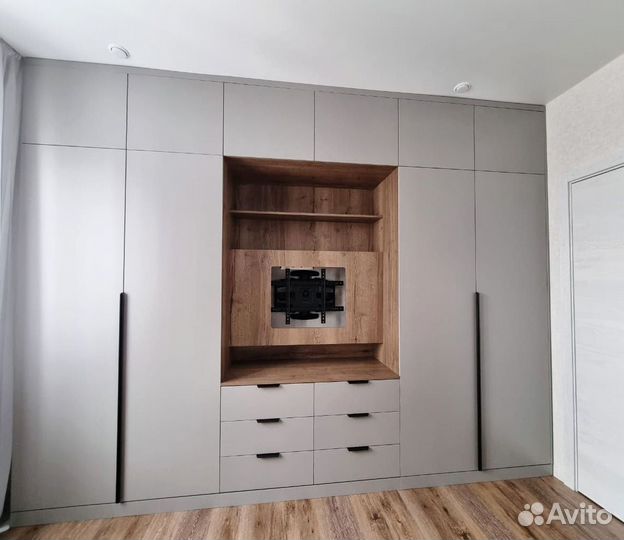 Распашной шкаф