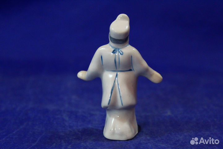 Фарфоровая статуэтка миниатюра Доктор Врач Лекарь