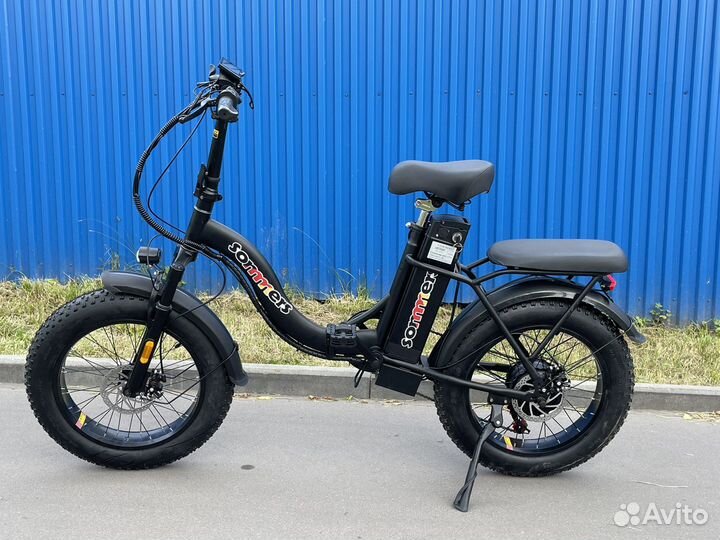 Складной электровелосипед с багажником