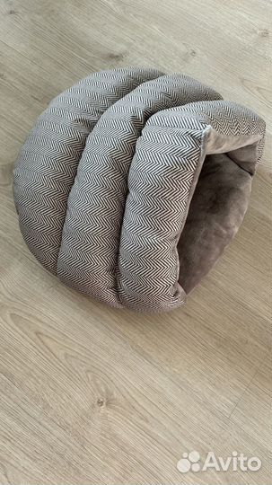 Лежанка новая для кошек