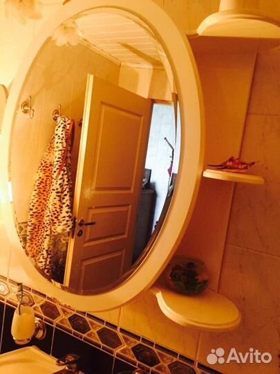 Итальянское зеркало с полками