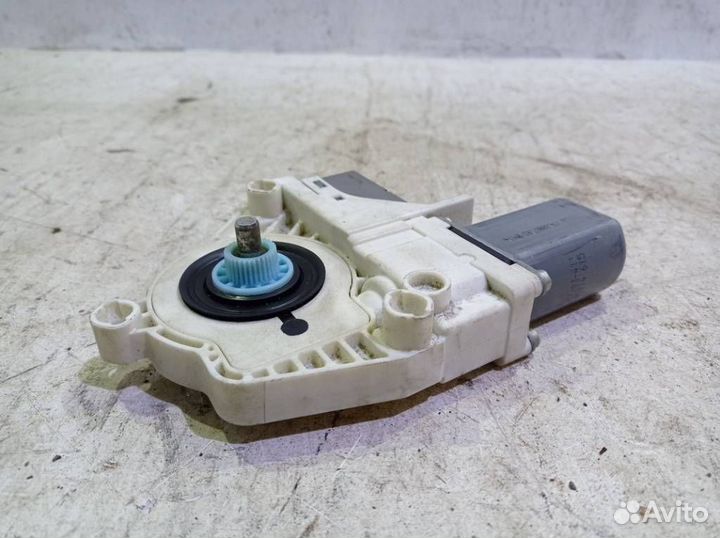 Моторчик переднего правого стеклоподъемника CUR000