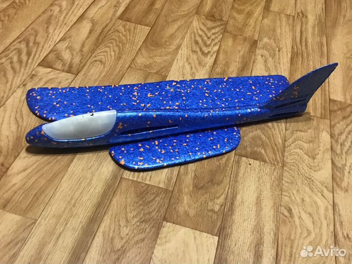 Самолет из пинопласта