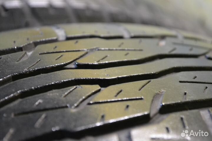 Bridgestone Dueler H/T D687 225/65 R17