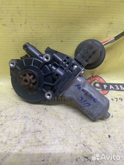 Мотор стеклоподъемника задний правый Lexus Gs300