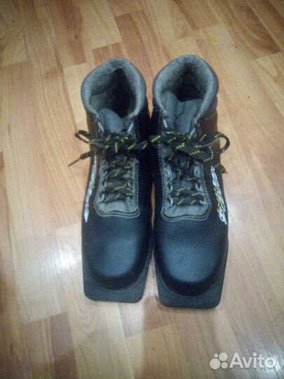 Лыжи и ботинки