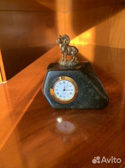 Часы из малахита и бронзы