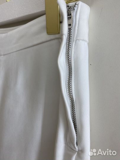 Брюки белые Stradivarius