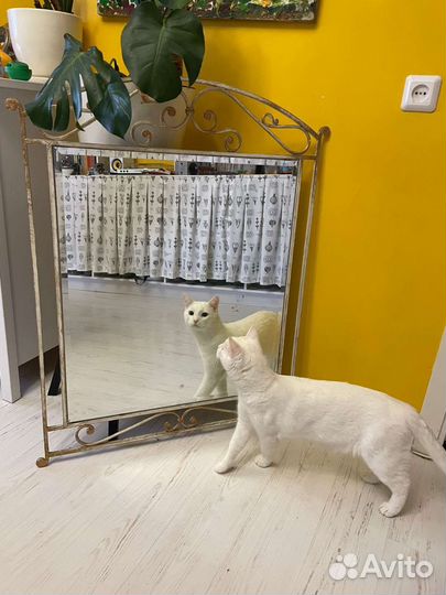 Зеркало в кованой раме