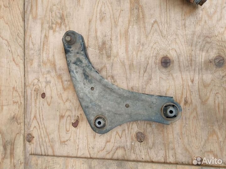 Рычаг передний правый Nissan Leaf AZE0 54500-1KA0B