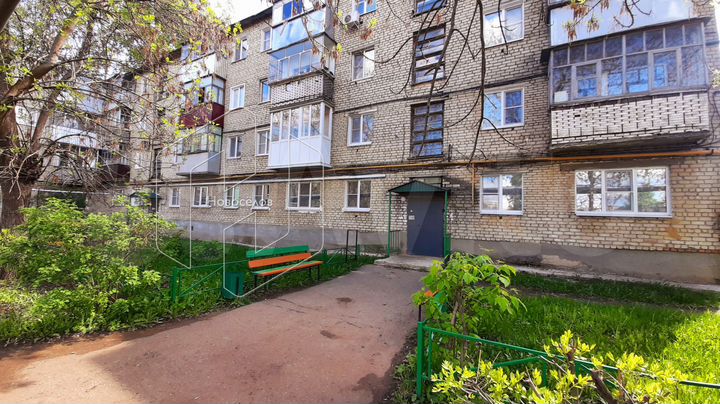 2-к. квартира, 42 м², 1/4 эт.