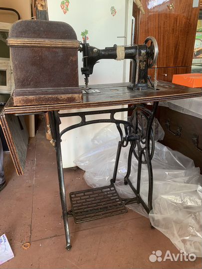 Швейная машина старинная