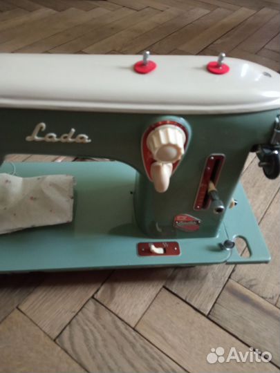 Швейная машина Чайка 236