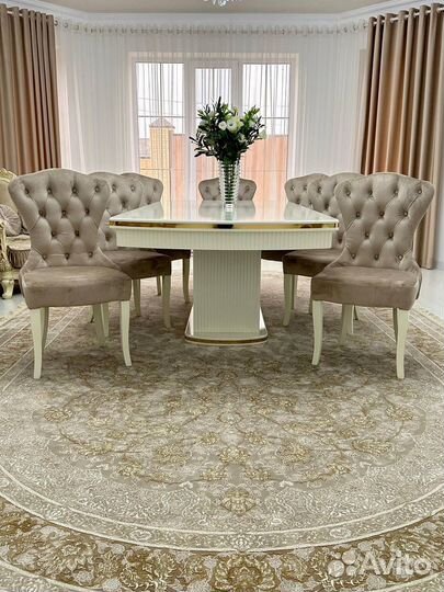 Стол и стулья