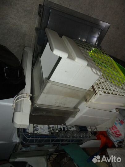 Запчасти для холодильников полки.моторы. ящики