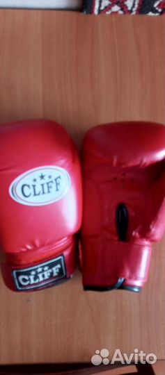 Боксерские перчатки