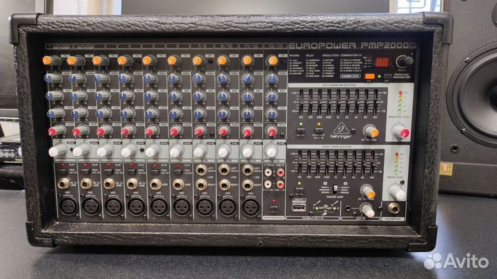 Микшер-усилитель Behringer PMP2000D