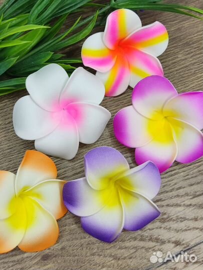 Заколки с цветами 5 штук